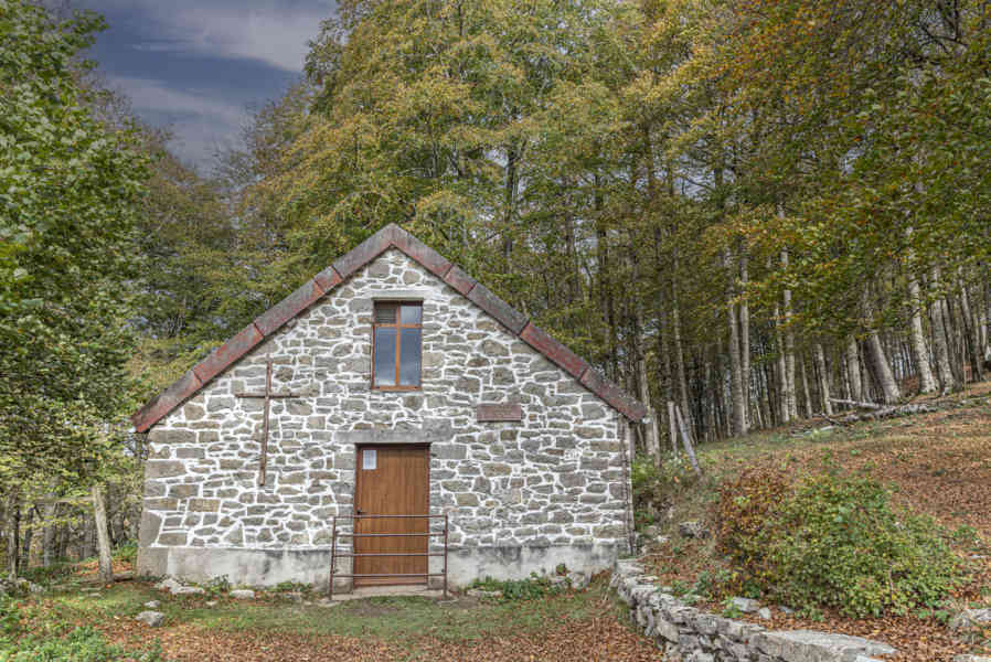 Comunidad Foral de Navarra 108 - Selva de Irati - ermita de San Esteban.jpg